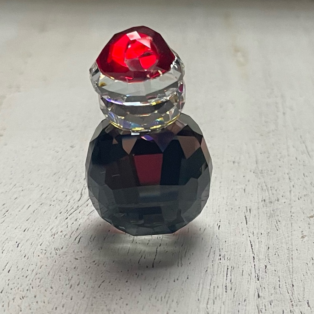 Swarovski crystal penguin with Santa hat - Picture 3 of 10